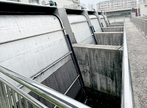 How Do Trash Grille Bar Screens Help Improve Water Quality In Municipal Sewage Treatment?